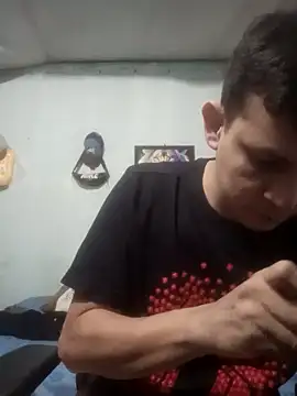 Snapshot of helan69 chatting on 10/25/25, 05:26 helan69 online show from 10/25/25, 05:26