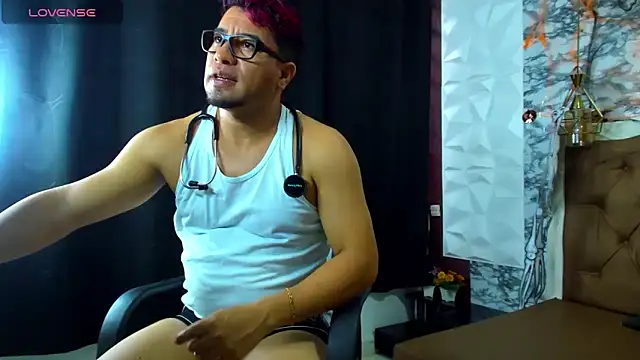 Snapshot of Steven_Thosom chatting on 10/28/25, 10:12 Steven Thosom online show from 10/28/25, 10:12