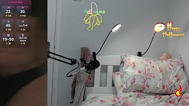 AdonisBlossoms online show from 10/28/25, 11:29