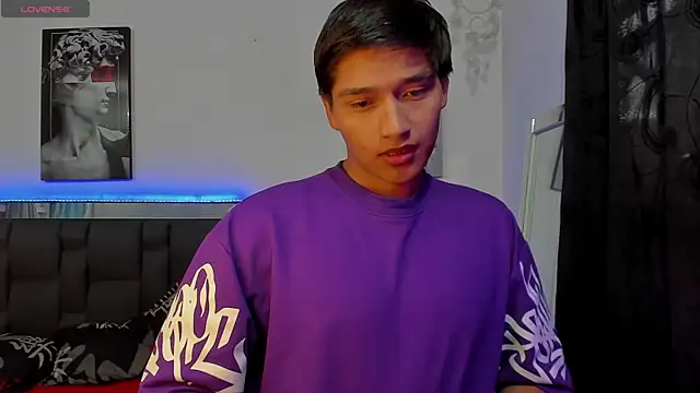 jualian- online show from 10/25/25, 10:04