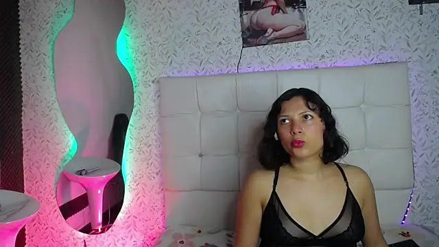 Snapshot of Catleya_x chatting on 11/17/25, 07:52 Catleya x online show from 11/17/25, 07:52