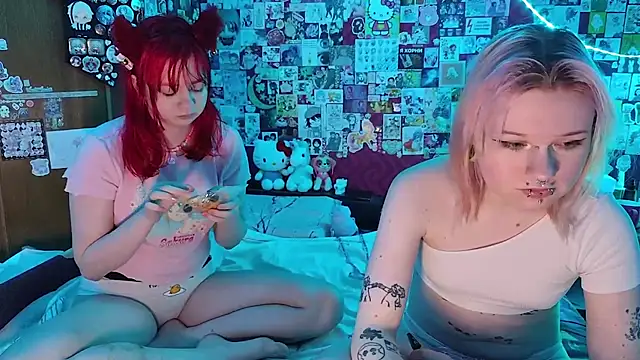 PinkiePurr online show from 11/16/25, 07:19