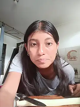 YeseniaRodriguez3 online show from 10/27/25, 05:17