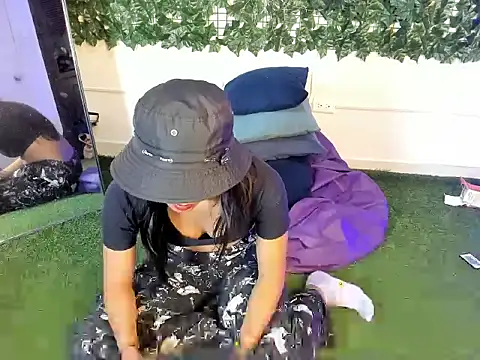 YeseniaRodriguez3 online show from 03/14/26, 01:27