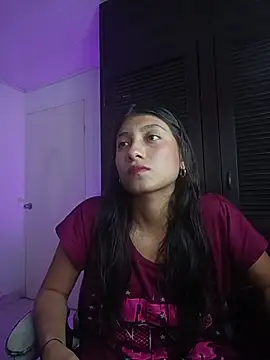 YeseniaRodriguez3 online show from 04/11/26, 07:29