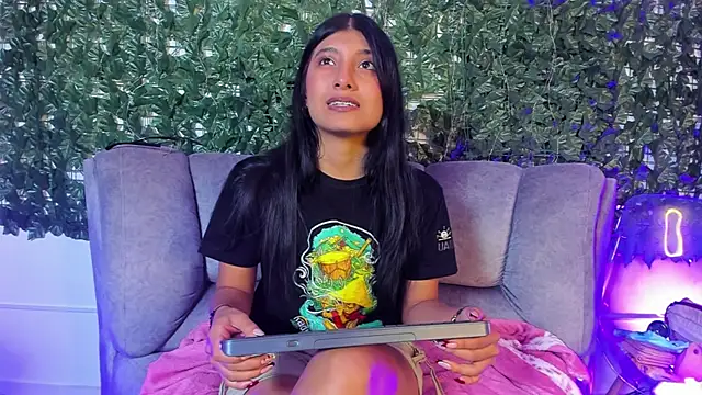 Snapshot of YeseniaRodriguez3 chatting on 06/30/26, 01:12 YeseniaRodriguez3 online show from 06/30/26, 01:12