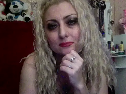 xHot Amazonq online show from 11/10/25, 06:29