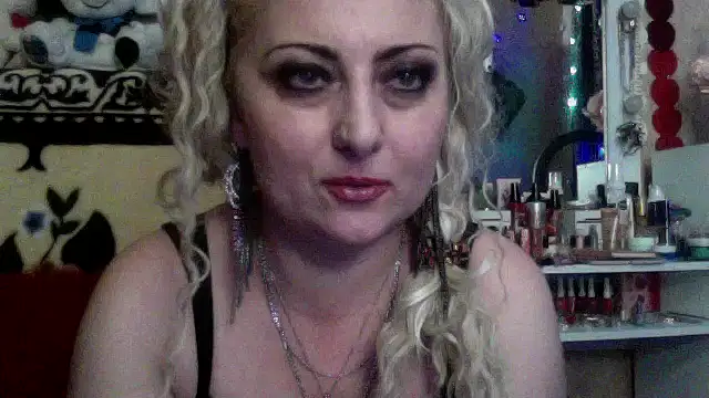 xHot Amazonq online show from 12/02/25, 05:52