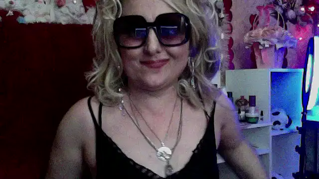 xHot Amazonq online show from 03/26/26, 11:21