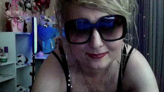 xHot Amazonq online show from 03/29/26, 07:14