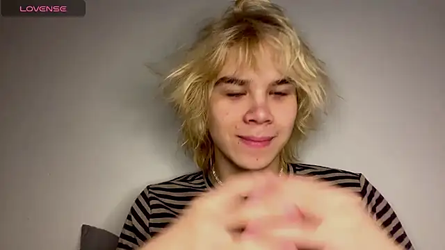 Snapshot of nikolasbucks chatting on 03/31/26, 08:09 nikolasbucks online show from 03/31/26, 08:09