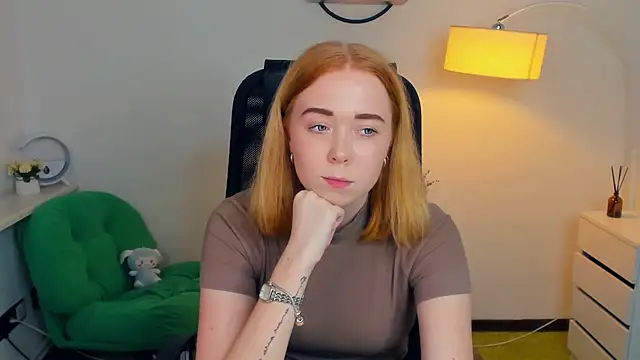 AddieOsler online show from 11/12/25, 08:41