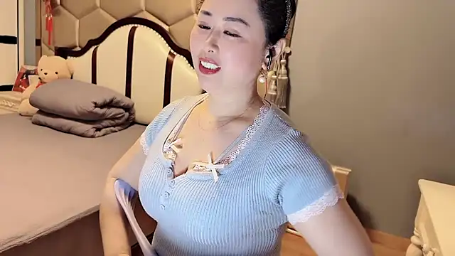 yaoyao22678 online show from 04/08/26, 12:43