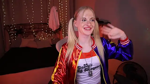 MonicaVelen online show from 10/28/25, 06:28