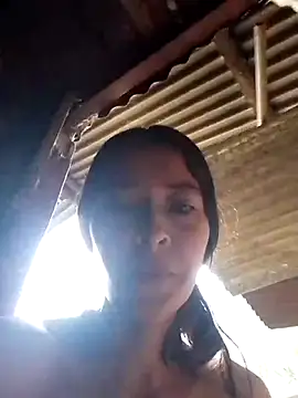 Snapshot of Tinaa18Love chatting on 11/21/25, 03:33 Tinaa18Love online show from 11/21/25, 03:33