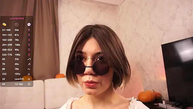 Snapshot of KatelinGueth chatting on 10/29/25, 07:10 KatelinGueth online show from 10/29/25, 07:10