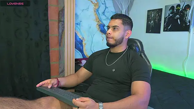 Tiler wolker online show from 11/13/25, 11:36