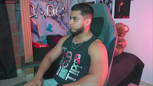 Tiler wolker online show from 03/22/26, 01:42