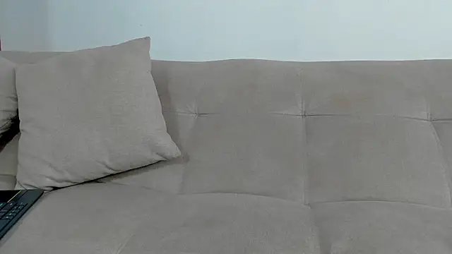 hanathompson   0 online show from 12/18/25, 03:51