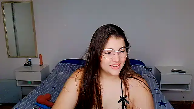 Snapshot of angietubebe chatting on 07/09/26, 02:37 angietubebe online show from 07/09/26, 02:37