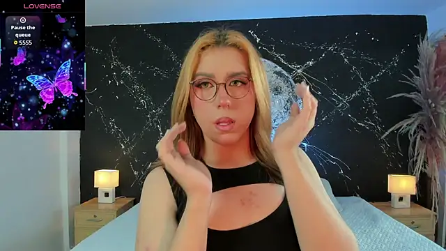 JanneBlossom  online show from 12/13/25, 09:42