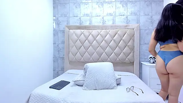 AmaraWolf online show from 11/06/25, 08:43