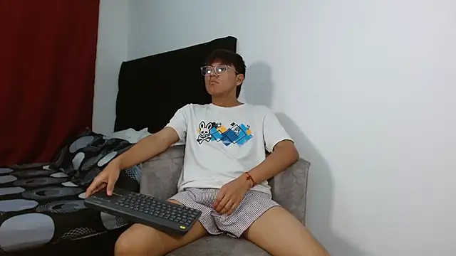 Snapshot of isak_lane chatting on 10/30/25, 02:02 isak lane online show from 10/30/25, 02:02