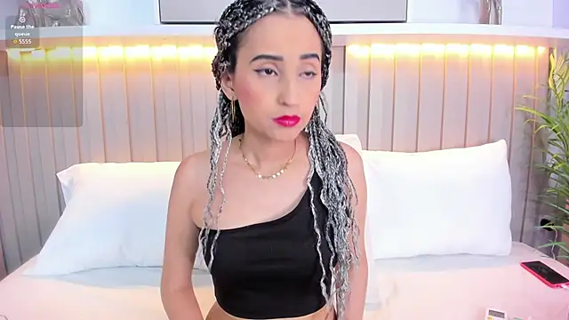 violett rabbit  online show from 11/06/25, 08:21