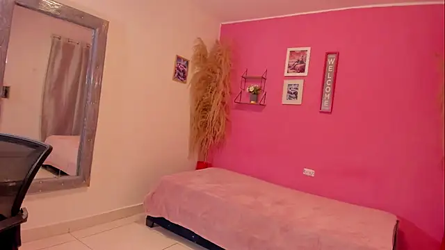 elmasmas01 online show from 11/23/25, 09:36