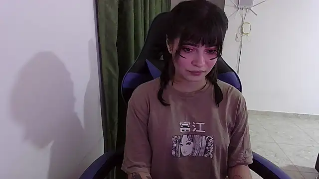 Snapshot of Annagoth_ chatting on 10/27/25, 12:47 Annagoth online show from 10/27/25, 12:47