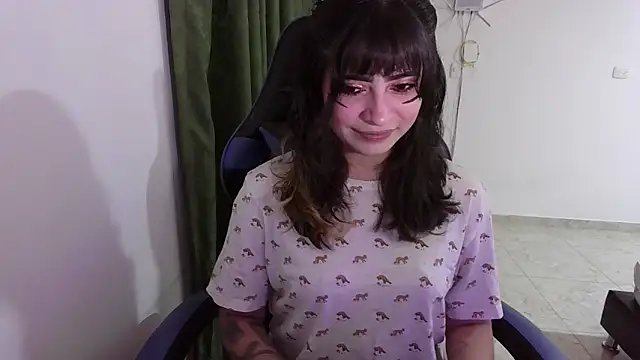 Snapshot of Annagoth_ chatting on 10/28/25, 12:47 Annagoth online show from 10/28/25, 12:47