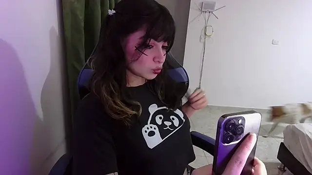 Snapshot of Annagoth_ chatting on 11/05/25, 12:32 Annagoth online show from 11/05/25, 12:32