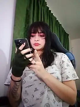 Snapshot of Annagoth_ chatting on 11/21/25, 05:28 Annagoth online show from 11/21/25, 05:28