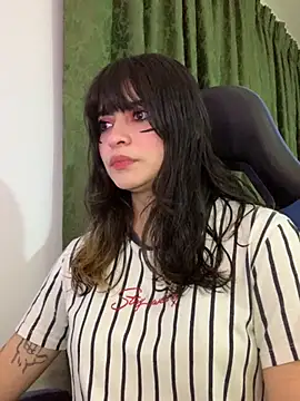 Snapshot of Annagoth_ chatting on 11/22/25, 04:33 Annagoth online show from 11/22/25, 04:33