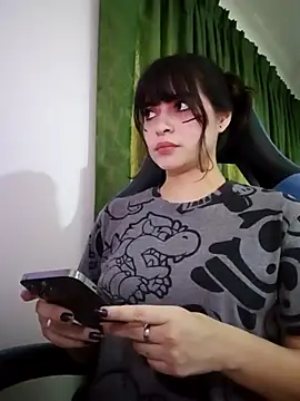 Snapshot of Annagoth_ chatting on 11/27/25, 04:31 Annagoth online show from 11/27/25, 04:31