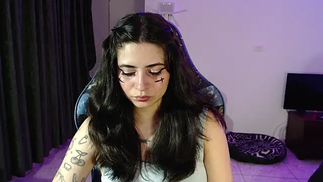 Snapshot of Annagoth_ chatting on 06/23/26, 01:58 Annagoth online show from 06/23/26, 01:58
