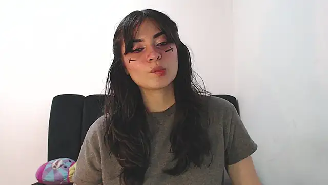 Snapshot of Annagoth_ chatting on 06/26/26, 04:39 Annagoth online show from 06/26/26, 04:39