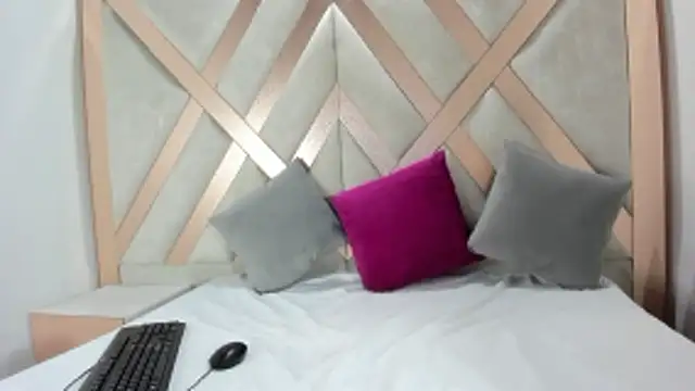 Cassandra Armani online show from 01/15/26, 03:00