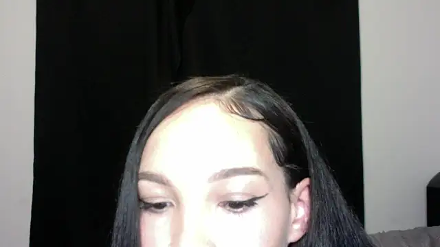 Snapshot of nikkiloveee chatting on 10/27/25, 04:16 nikkiloveee online show from 10/27/25, 04:16