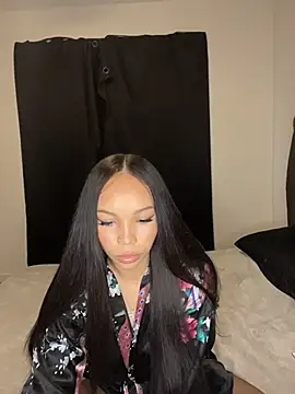 nikkiloveee online show from 11/06/25, 12:00