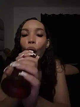 nikkiloveee online show from 05/25/26, 04:07