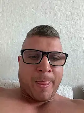 Snapshot of PolishBoy1995 chatting on 05/11/26, 02:45 PolishBoy1995 online show from 05/11/26, 02:45