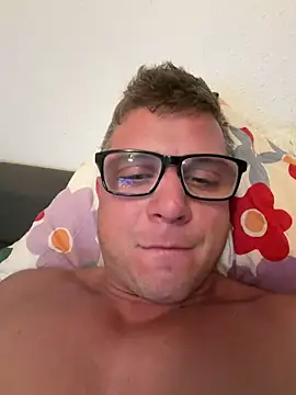 Snapshot of PolishBoy1995 chatting on 05/29/26, 08:18 PolishBoy1995 online show from 05/29/26, 08:18