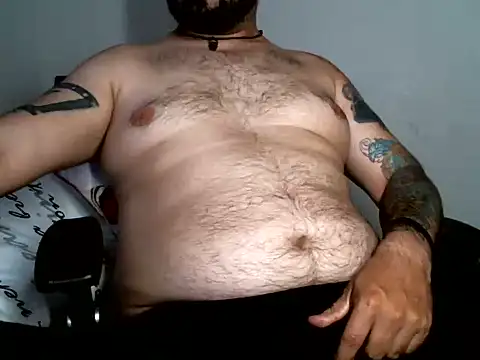 Snapshot of thethickbear chatting on 06/15/26, 01:41 thethickbear online show from 06/15/26, 01:41