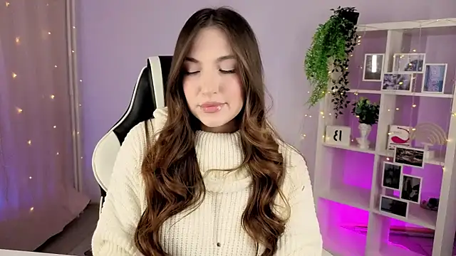 KylieCharm online show from 10/27/25, 10:52