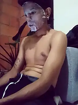 SkinniYamo online show from 05/20/26, 03:56