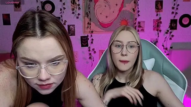 Snapshot of _kitEkat__ chatting on 10/26/25, 08:59  kitEkat   online show from 10/26/25, 08:59