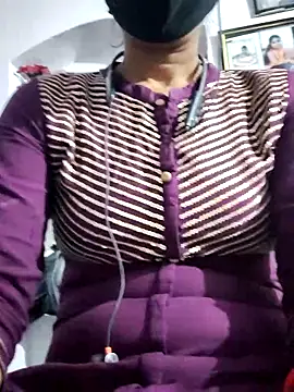 Snapshot of Hot-Rubyy chatting on 12/01/25, 09:14 Hot-Rubyy online show from 12/01/25, 09:14