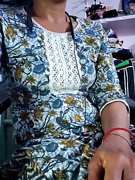 Hot-Rubyy online show from 04/10/26, 04:33