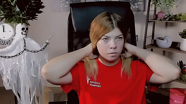 EvaDarc online show from 10/29/25, 11:45